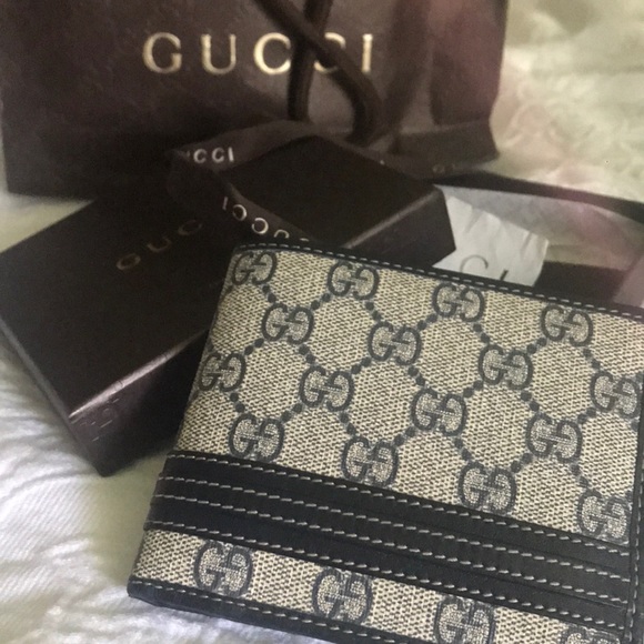 Gucci Handbags - Gucci Men’s Wallet Gucci Handbags - Gucci Men’s Wallet